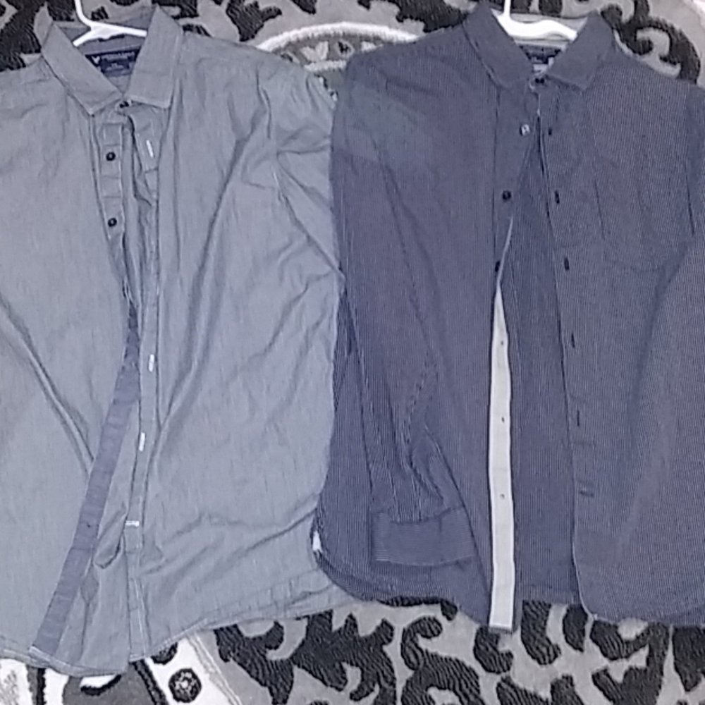 2 American Eagle button downs EUC